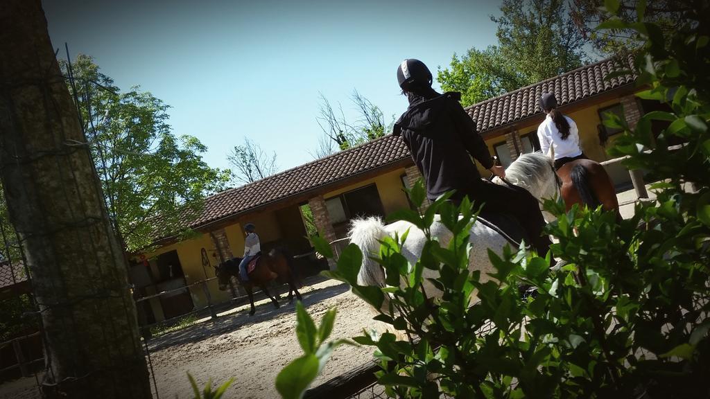 Вилла La Cascina Del Castello Асти Экстерьер фото